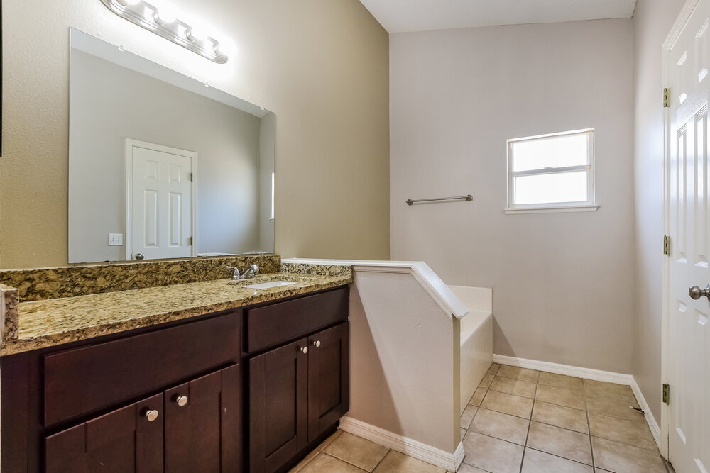 Building Photo - 4202 Mendenwood Ln