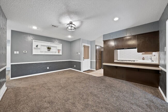 Building Photo - 1103 Wildwood Dr