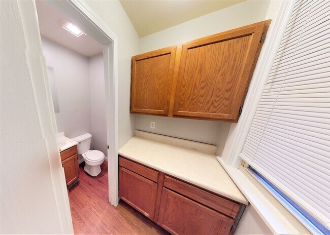 Building Photo - 2424 W Clifton Ave