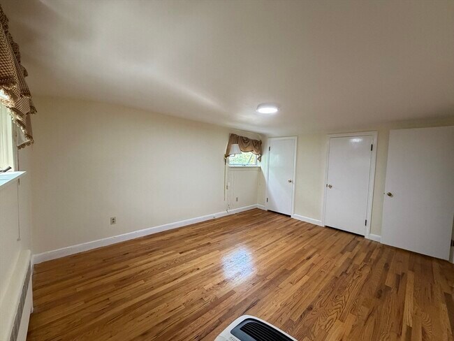 Building Photo - 487 Lowell Ave