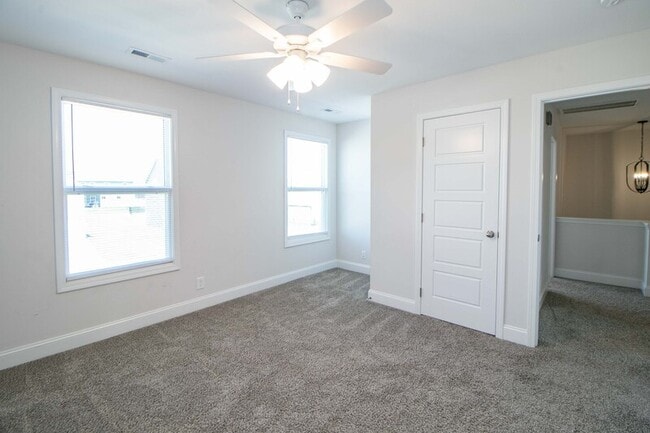 Building Photo - 433 Pomeroy Dr