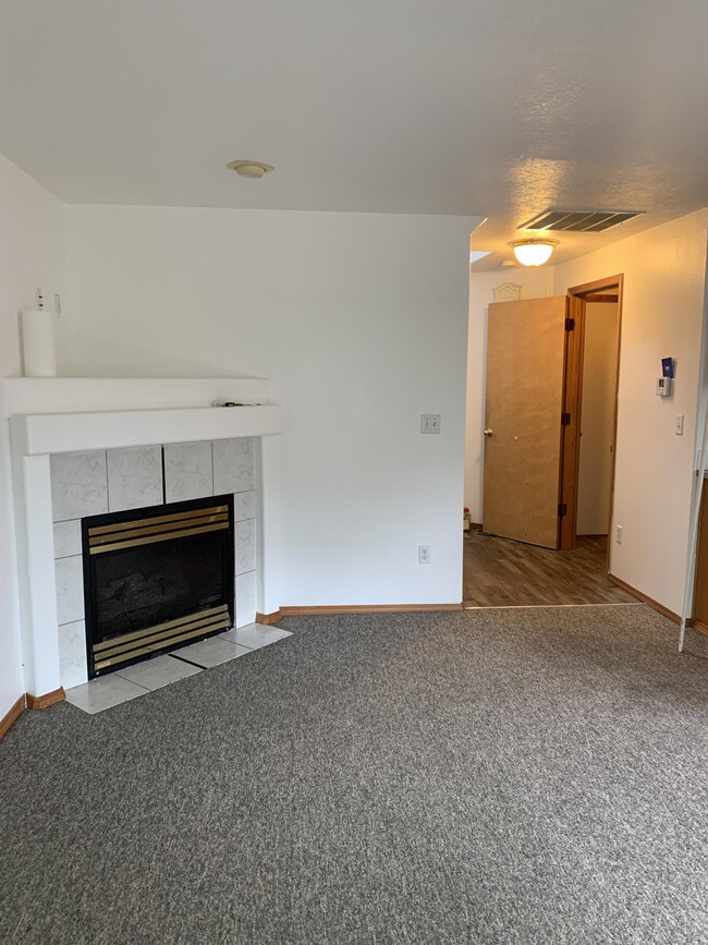 Building Photo - 2135 SE 90th Ave
