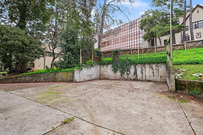 Building Photo - 2366 Virginia St