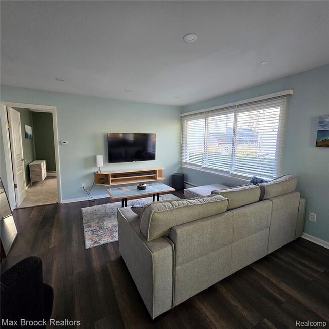 Building Photo - 805 S Winding Dr