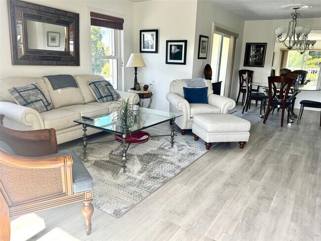 Building Photo - 951 De Soto Rd