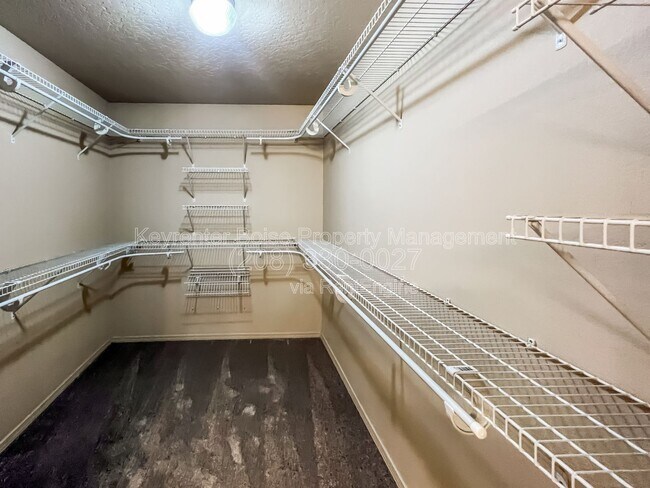 Building Photo - 6523 S Covewood Way