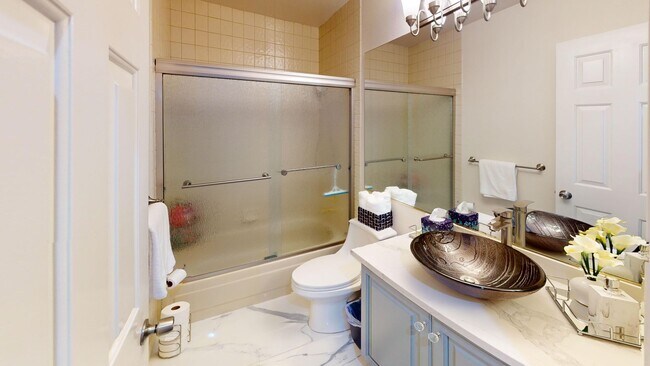 Building Photo - Spanish Trails Guard Gated Townhome!