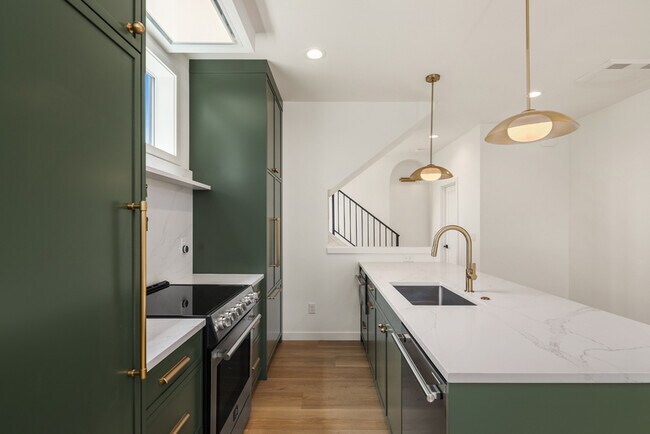 Building Photo - 3638 Greenwood Ave N