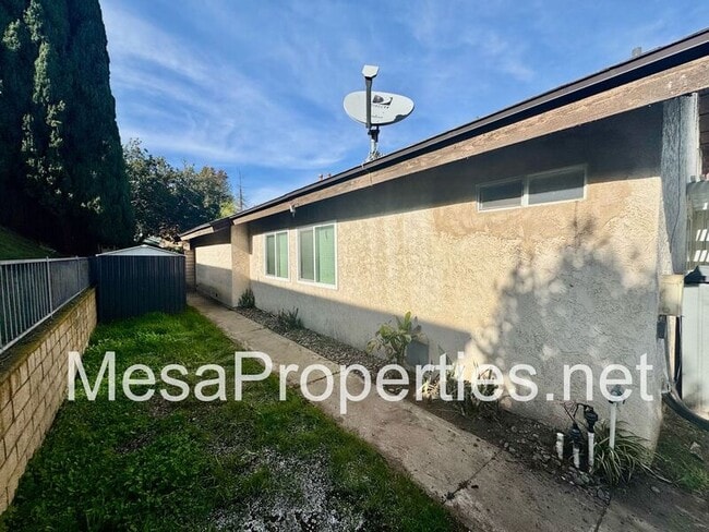 Building Photo - 1158 Bluegrass Pl