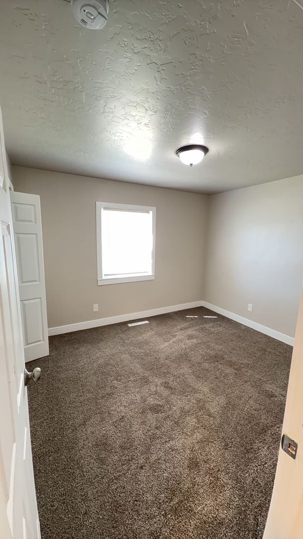 Building Photo - 4 Bed / 2.5 Bath Home in Kearns