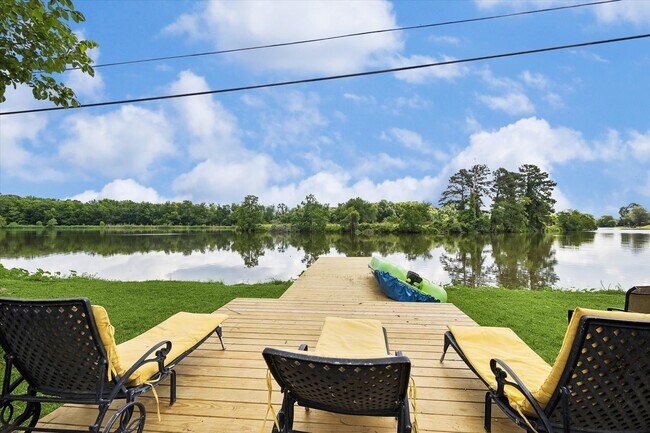 Building Photo - 407 Brook Hollow Dr