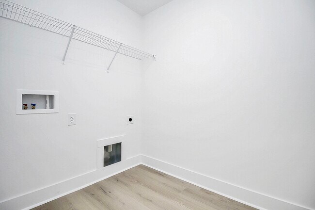 Washer & Dryer - 2613 Dr Carver Rd