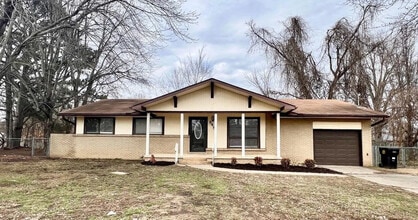 Building Photo - 848 Southview Dr