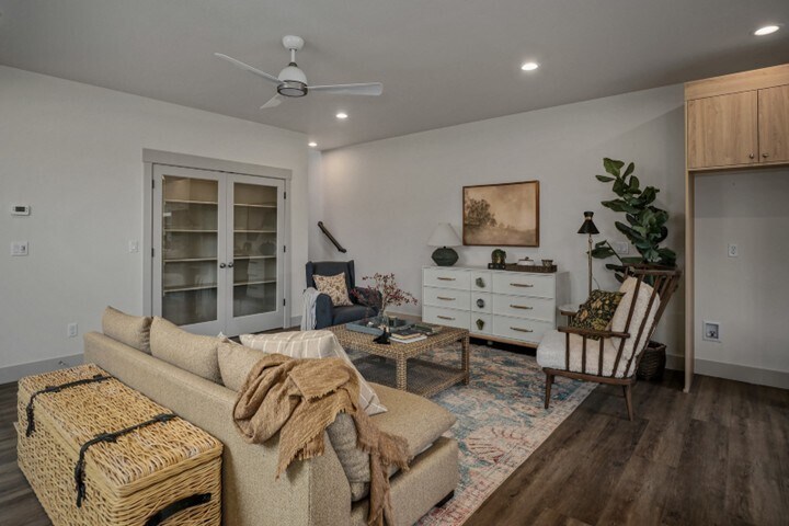 Building Photo - 1321 Oppek St NE