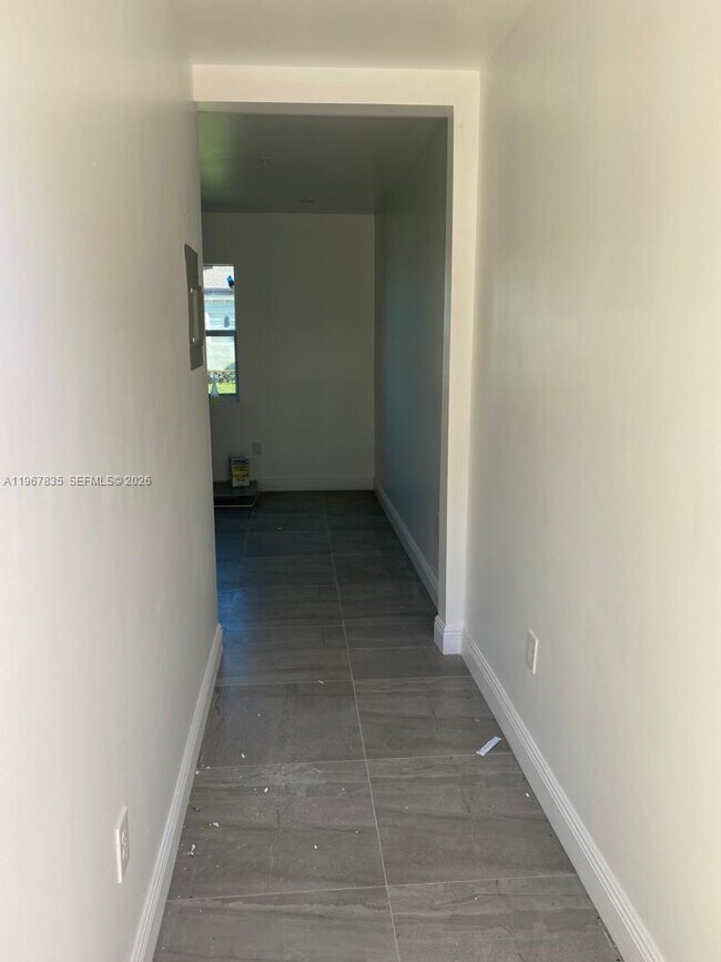 Building Photo - 4023 SW 19th St