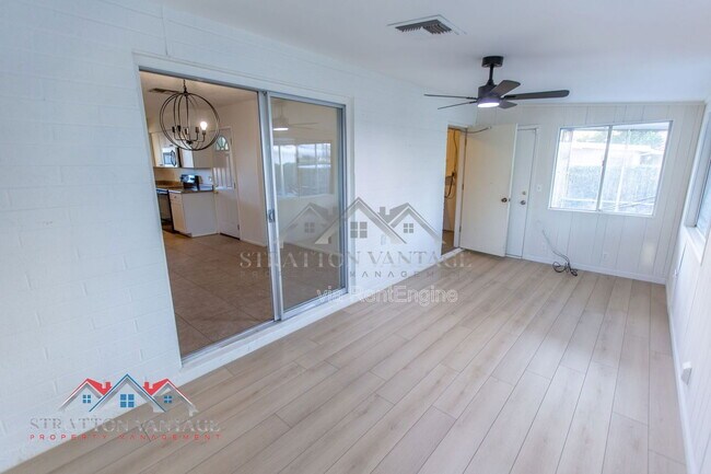 Building Photo - 5706 E Des Moines St