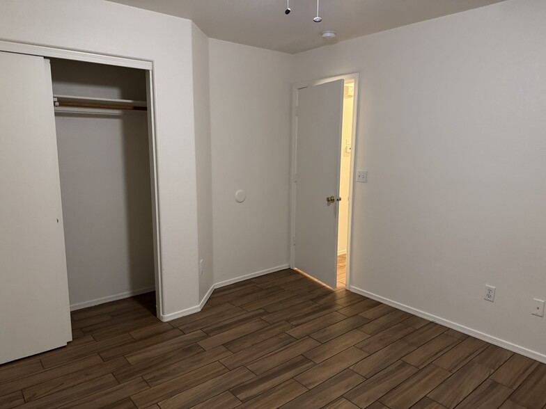 Building Photo - 3378 Iroquois Dr