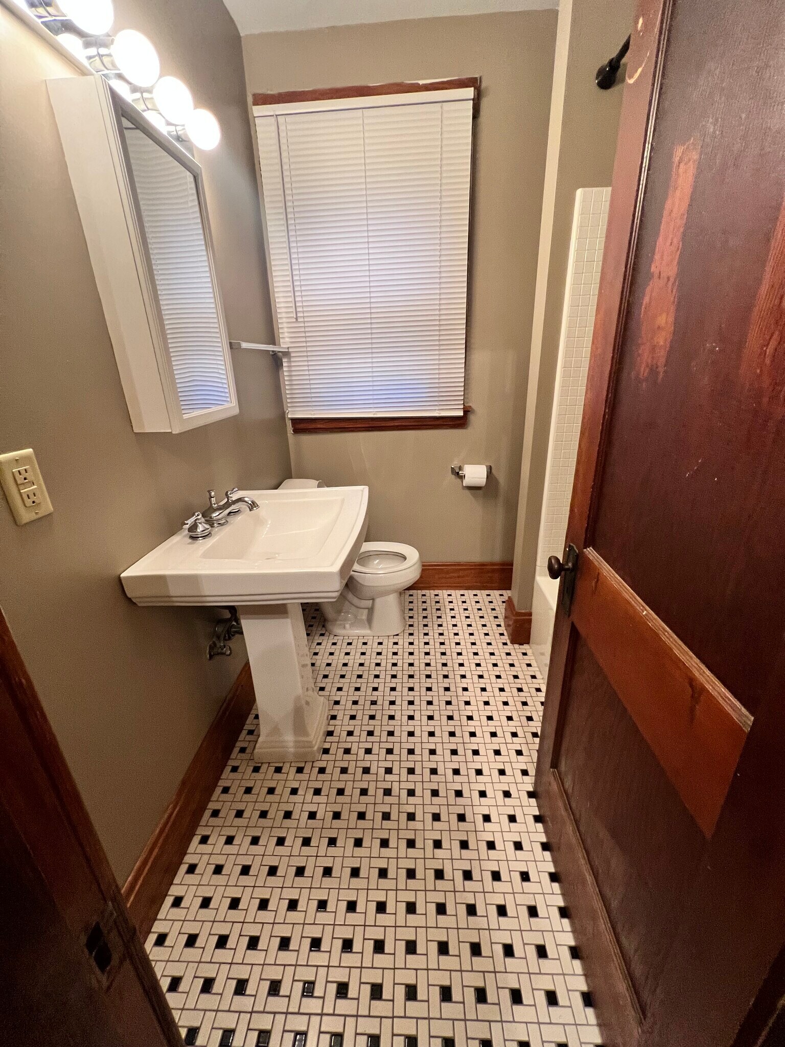 Bathroom - 21 Glenwood Ave