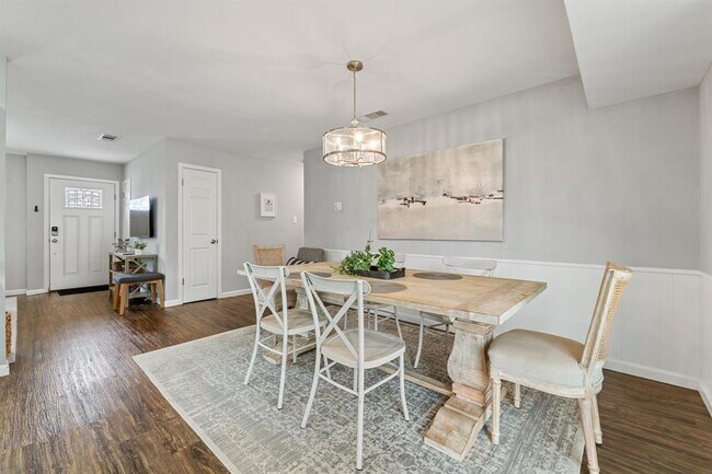 Building Photo - 8508 Bradford Dr