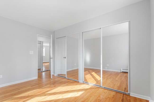 Building Photo - 6758 N Sheridan Rd