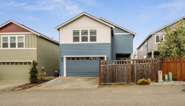 Building Photo - Teheleh Welcomes You Home to This 5 Bed Be...