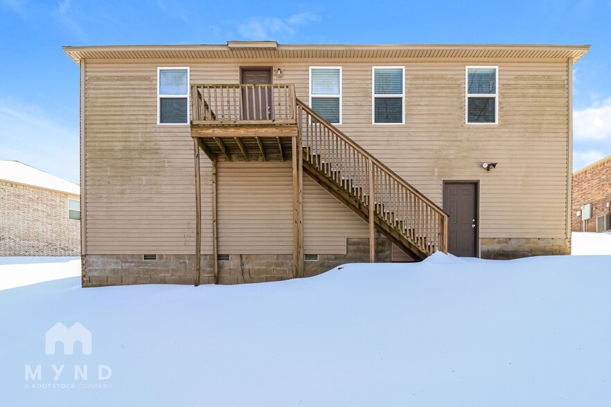 Building Photo - 942 Pinehurst Loop