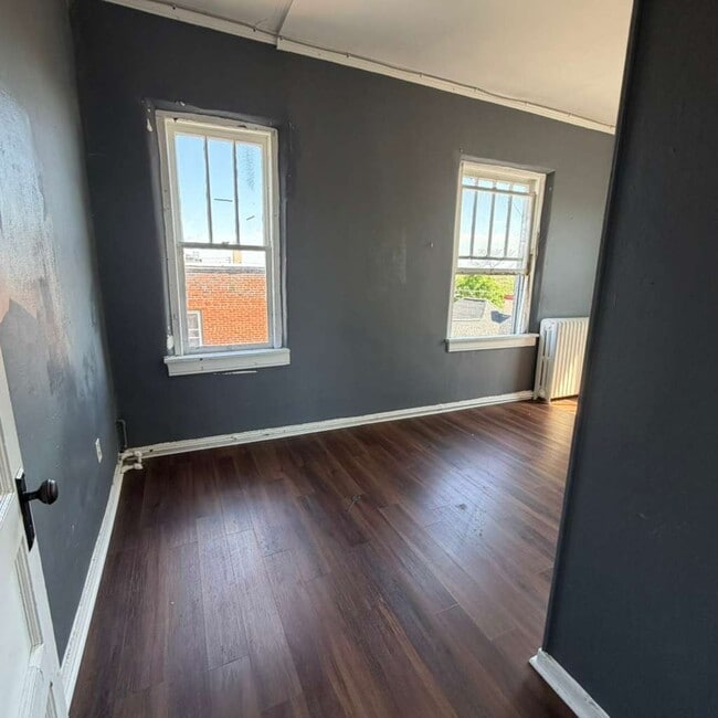 Building Photo - 311 W King St