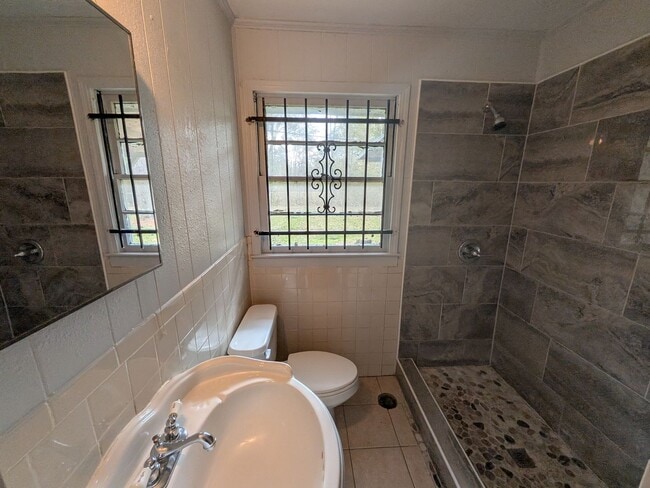 Building Photo - 5335 Landry Ln