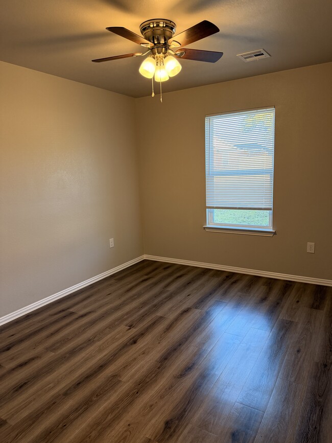 Building Photo - 713 Pemberly