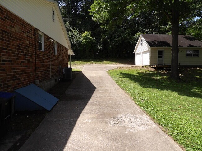 Building Photo - 248 Meadowview Dr
