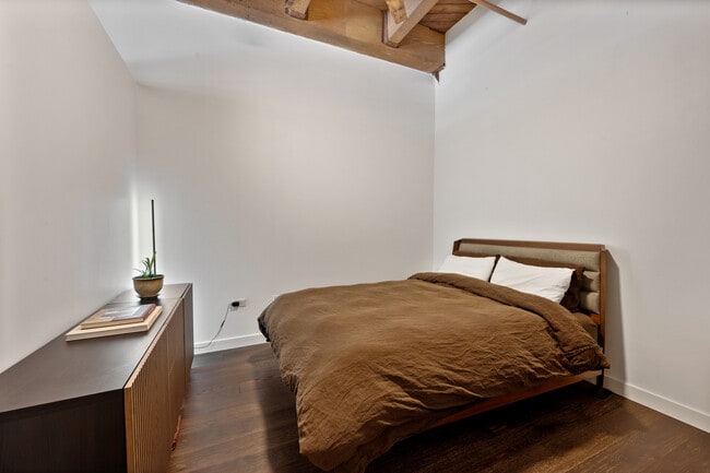 Building Photo - 1040 W Adams St