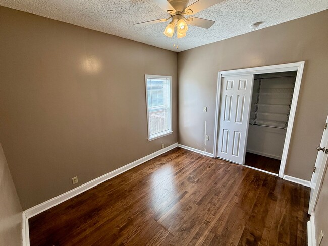 Building Photo - 1132 S Dodgion Ave