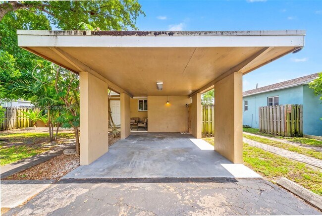 Building Photo - 2904 Van Buren St