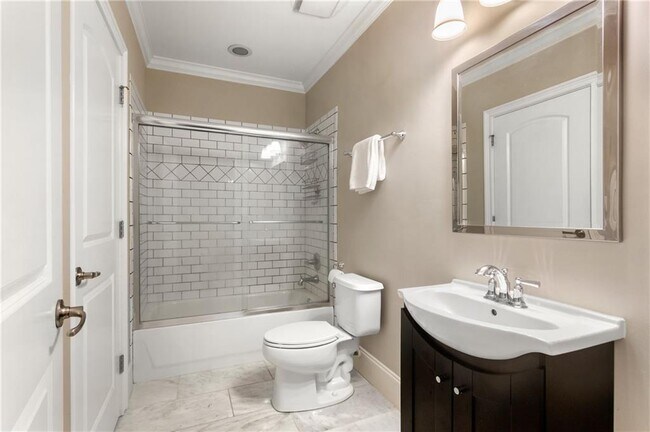 Building Photo - 2277 Peachtree Rd