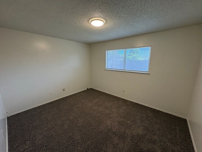 Building Photo - Corner lot home near Shopping Center Available Now!