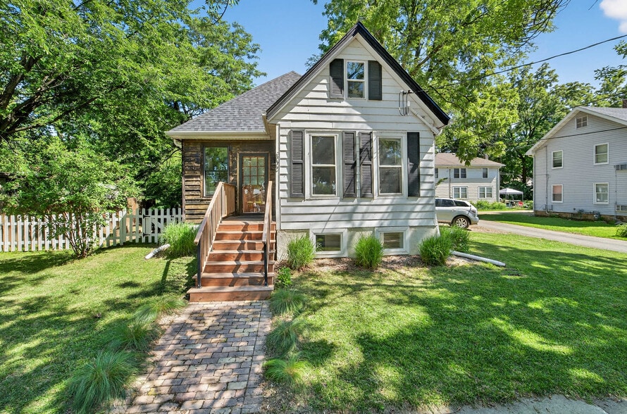 Front view of house - 302 Van Deusen St