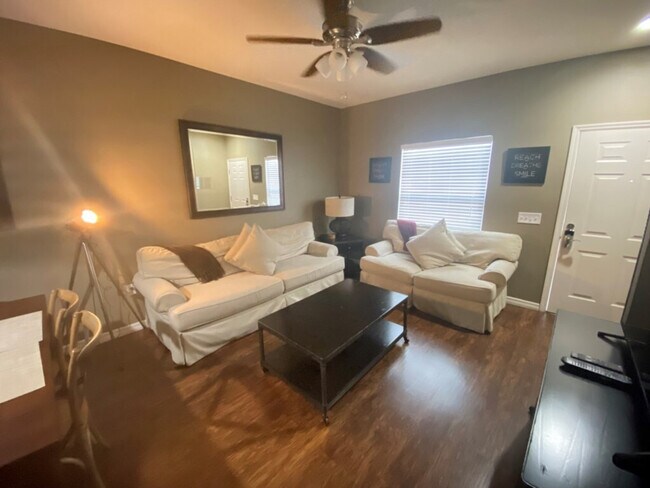 Primary Photo - 5372 Diplomat Ct