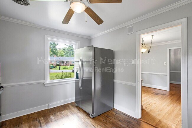 Building Photo - 3351 Scottview Dr