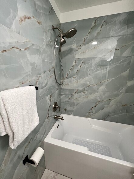 Full bathroom and fully renovated - 3888 Coral Tree Cir