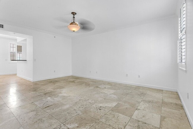 Building Photo - 691 Hibiscus St