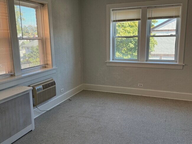 Building Photo - 77 Glenbrook Rd