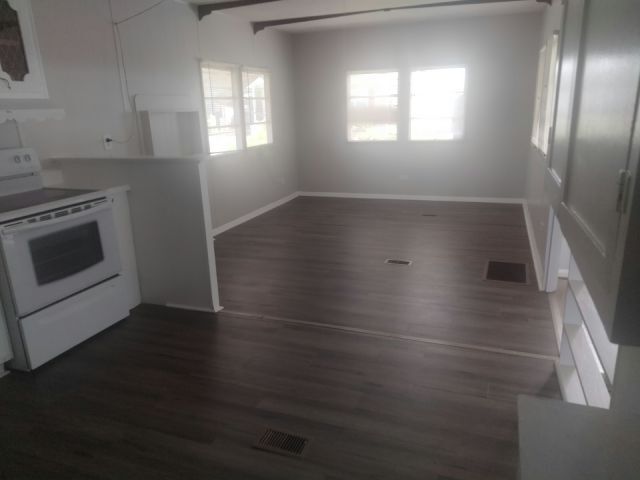 Building Photo - 108 50th Ave Terrace W