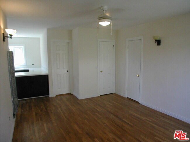 Building Photo - 2221 Ocean Park Blvd