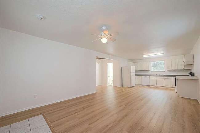 Building Photo - 2051 Santa Rosa St