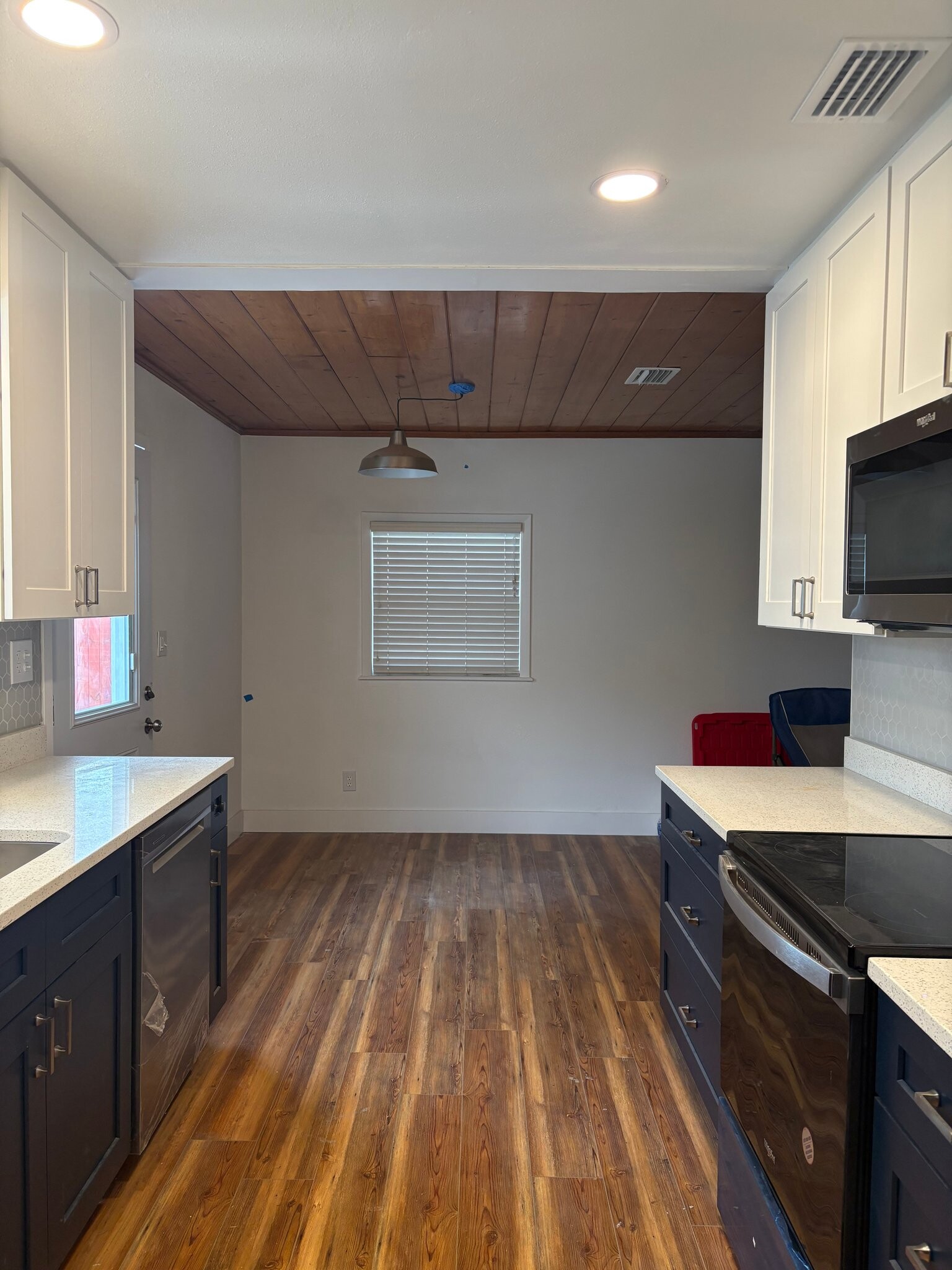 Building Photo - 626 SW Rustic Cir