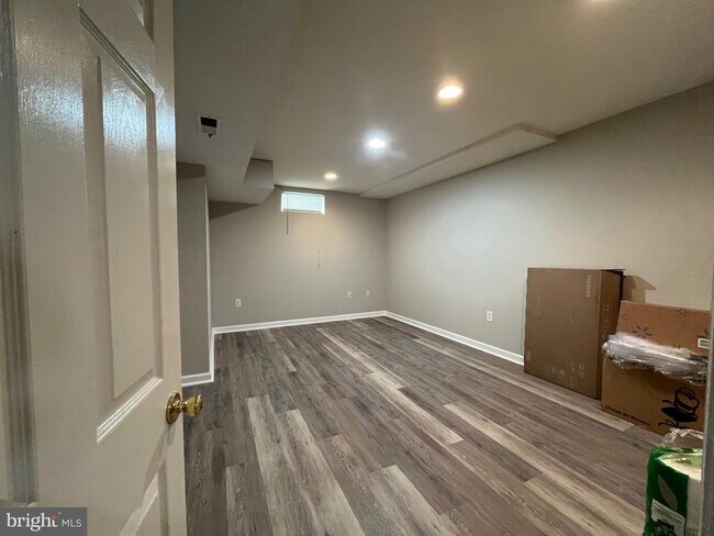 Building Photo - 7 Shelley Cir