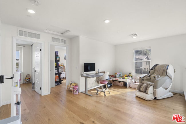 Building Photo - 27751 Dyer Wy