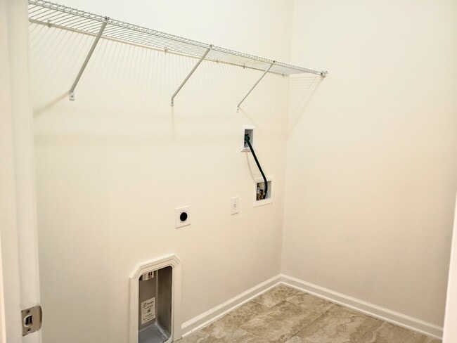 Building Photo - 112 Goldenrod Lake Dr