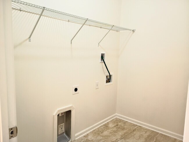 Building Photo - 112 Goldenrod Lake Dr