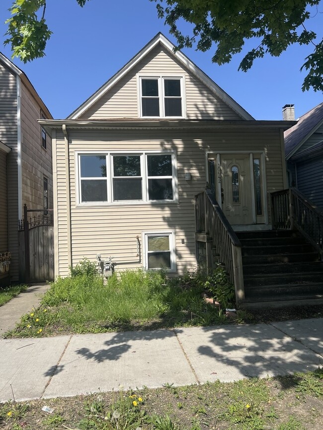 Primary Photo - 10642 S Calhoun Ave